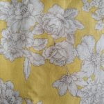 FLORES-BLANCAS-FONDO-AMARILLO